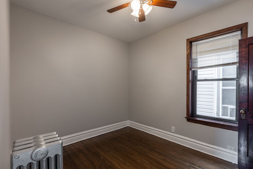 Building Photo - 3823 N Drake Ave