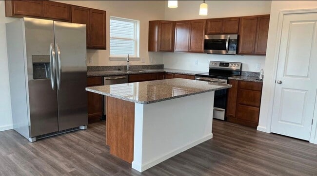 Building Photo - East Side - Newer Ranch Style House