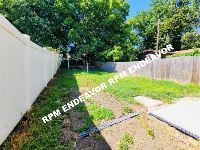 Building Photo - 3Bed/1Bath Single Family Home !! In Lemay!!!