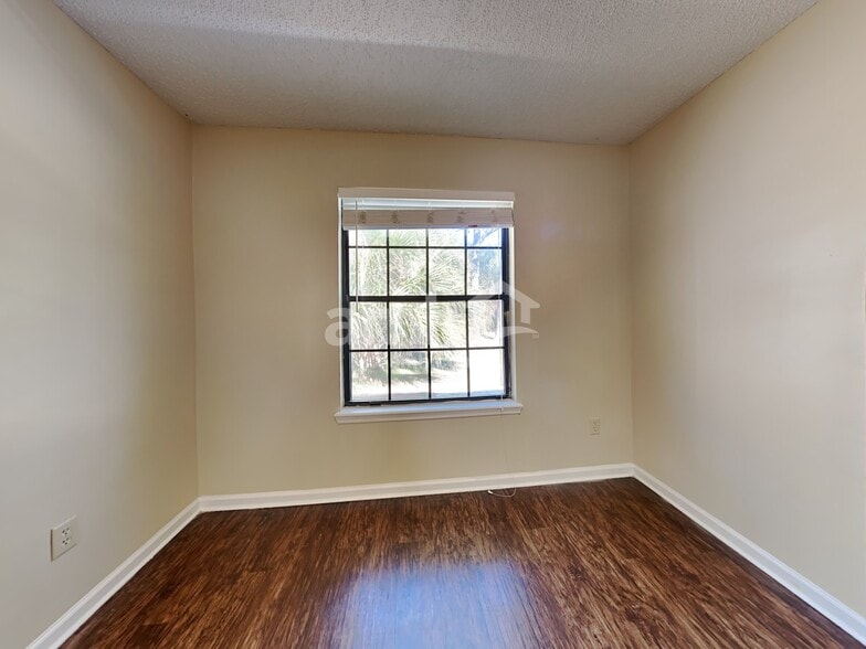 Building Photo - 7765 Spring Branch Dr N