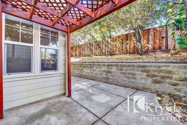 Building Photo - 8388 Bennington Ct