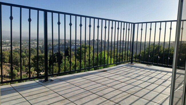 Second floor balcony - 5130 Cerrillos Dr