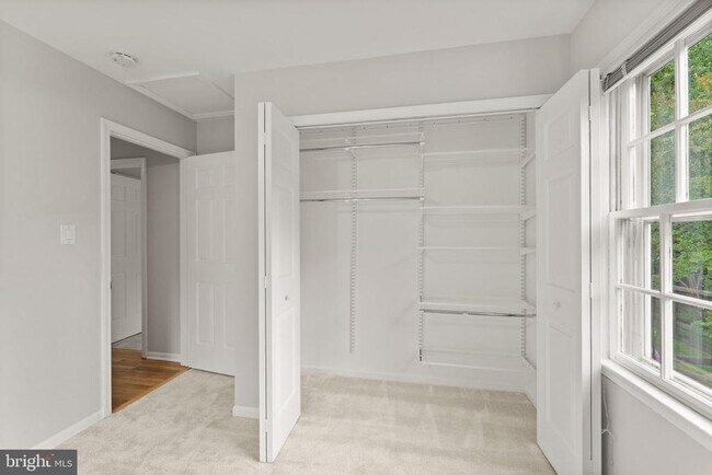 Building Photo - 2660 Oakton Glen Dr