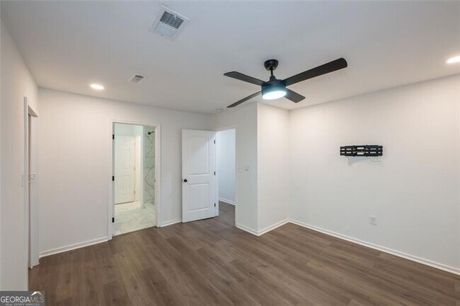 Building Photo - 83 Lucia Dr SE