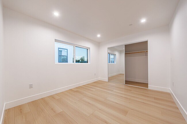 Building Photo - 1658 S. Hayworth Ave