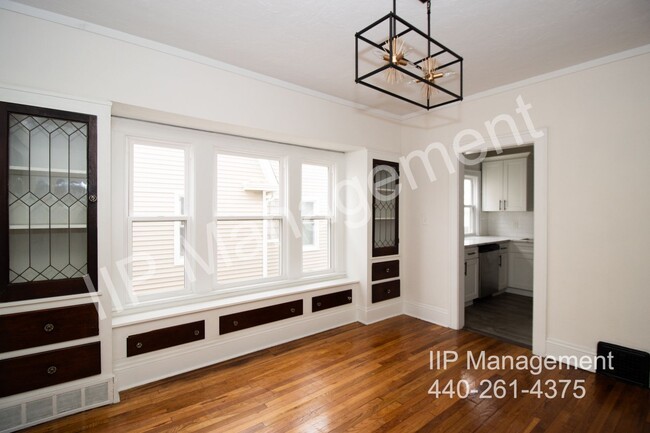 Building Photo - Stunning 2-Bedroom Down Unit in Lakewood, ...