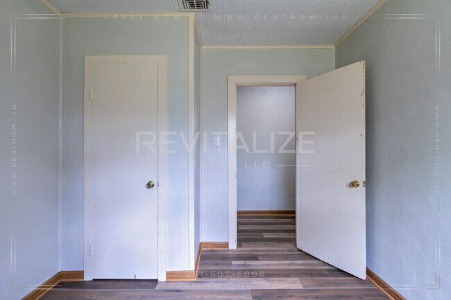 Building Photo - 3230 Greenleaf Ct