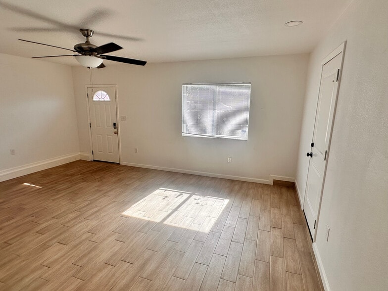 Building Photo - Room in House on Southwest Dr