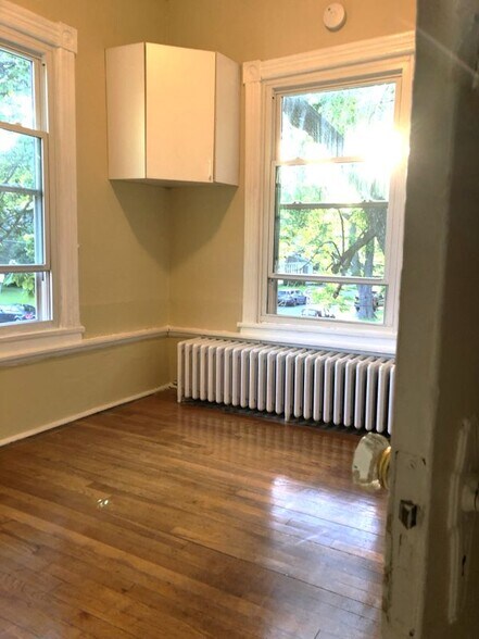 Building Photo - 25 Woodlawn Ave