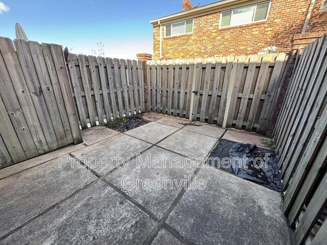 Building Photo - 2530 E North St