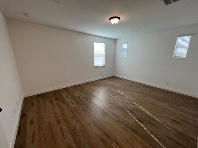 Building Photo - 4 Bed / 3 Bath | Crocker Village Home Available Now