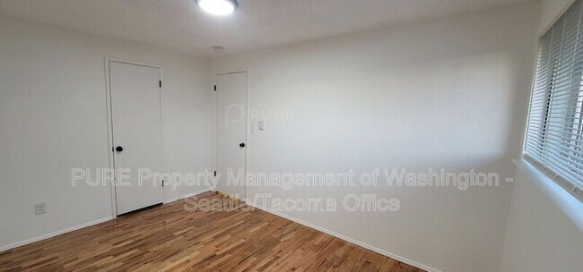 Building Photo - 920 S 68th St