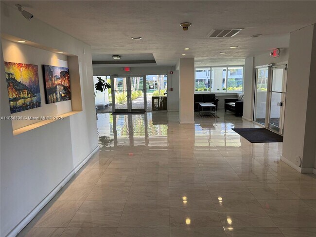 Building Photo - 555 Crandon Blvd