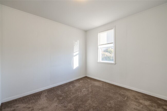 Building Photo - 757 Holt Rd