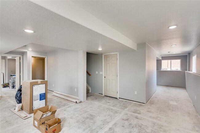 Building Photo - Beautiful 5 Bed 3.5 Bath Home In An Amazin...