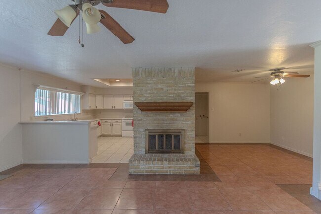 Building Photo - 9806 Cane Creek Dr