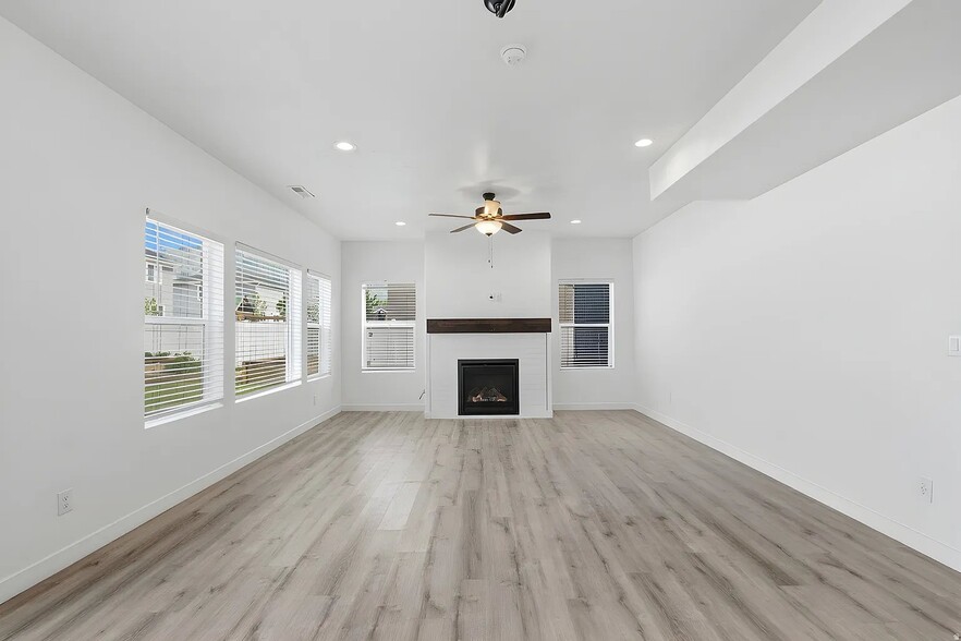 Building Photo - 244 N 200 E
