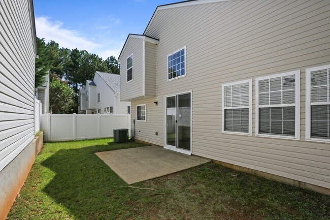 Building Photo - 308 W Oaks Trail