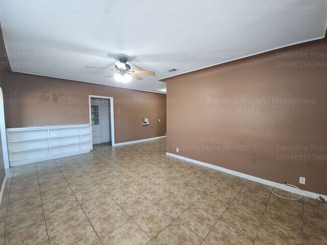 Building Photo - Charming 2 bedroom, 1 bathroom house near ...