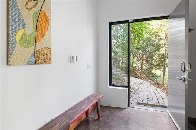 Building Photo - 515 Claire Dr NE