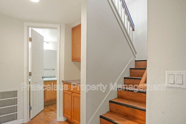 Building Photo - 1535 Apache Dr