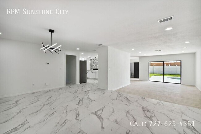 Building Photo - 4310 Columbus Way S