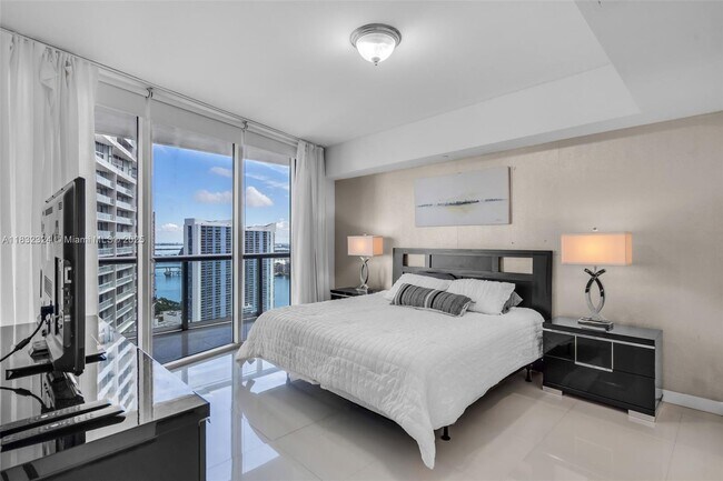 Building Photo - 495 Brickell Ave