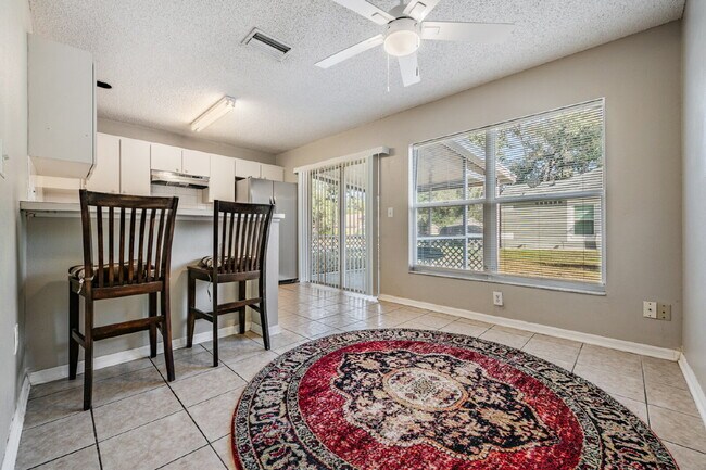 Building Photo - 6724 Summer Haven Dr