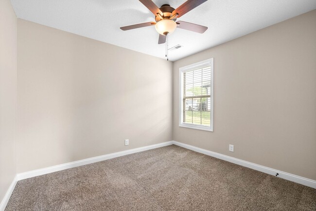 Building Photo - Pet Friendly Three Bedroom!