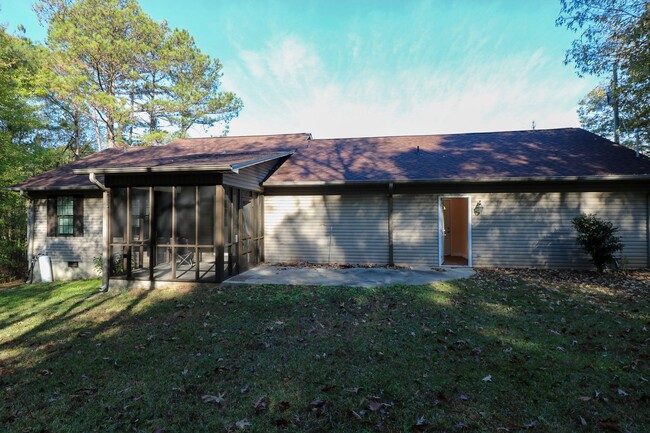 Building Photo - Great Home Close to Pell City