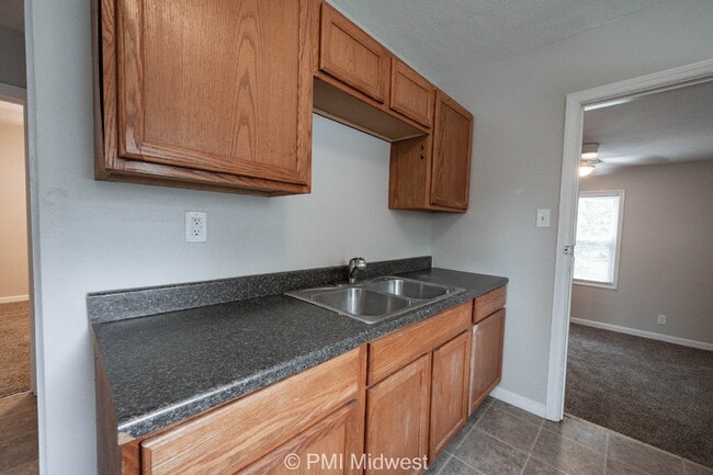 Building Photo - "Charming 3-Bed Home in Indianapolis – Coz...