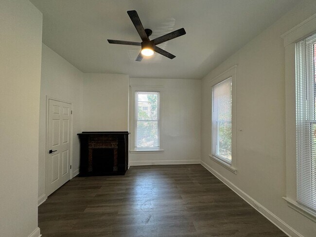 Building Photo - 7 Bed/3 Bath Mins. from UC Campus $750/pp ...
