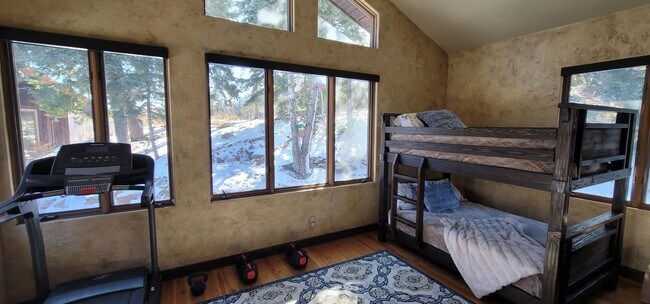 Building Photo - 7104 Canyon Dr