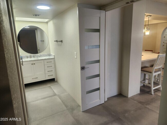 Building Photo - 7557 N Dreamy Draw Dr