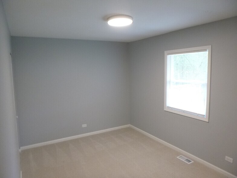 Building Photo - 305 Four Winds Way