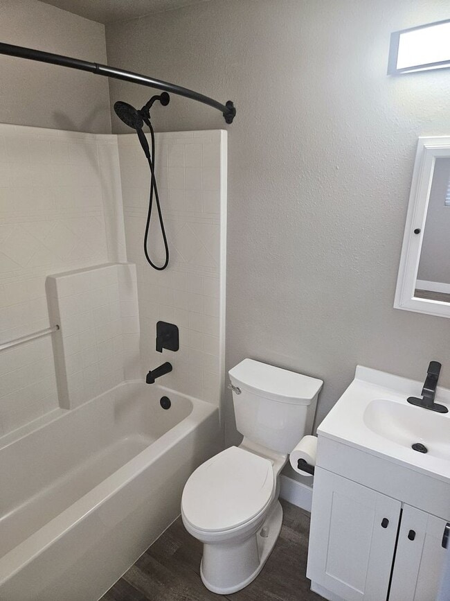 Building Photo - Newly Remodeled in Downtown Nampa