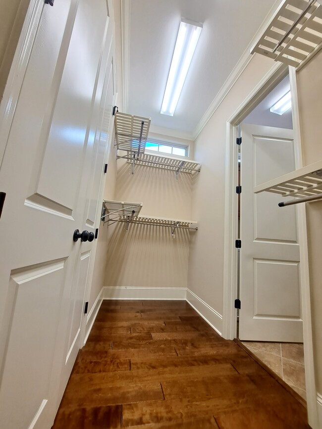 Building Photo - 12170 Inglecrest Ln