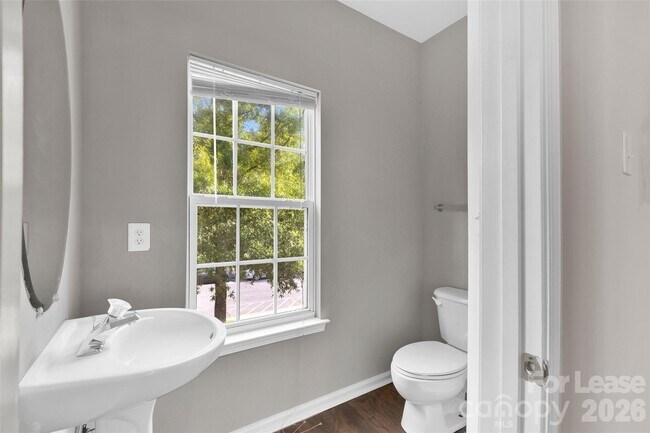 Building Photo - 940 Tiger Ln