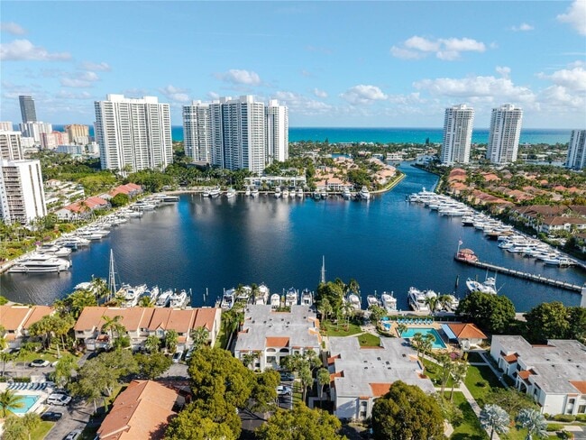 Building Photo - 3598 Yacht Club Dr