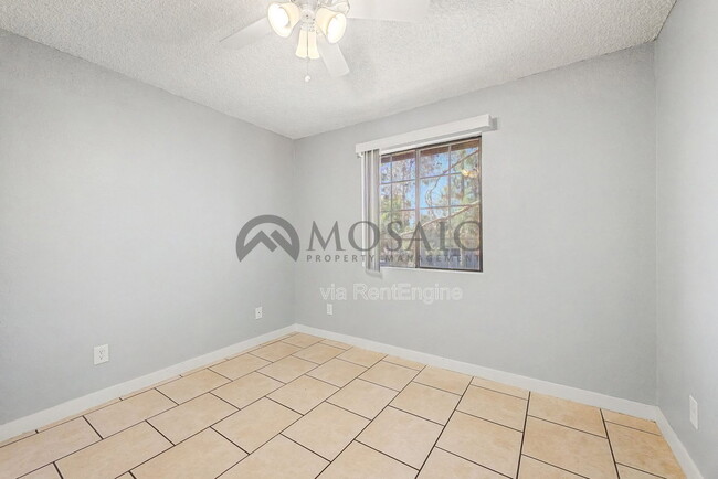Building Photo - 533 W Guadalupe Rd