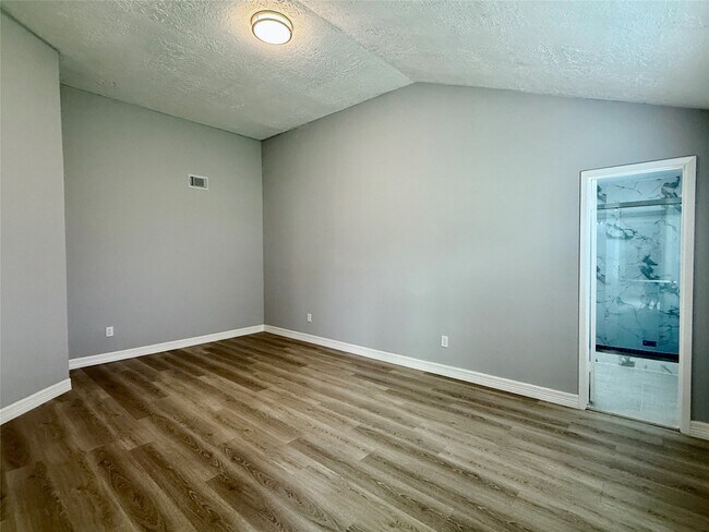 Building Photo - 10722 Sashay Dr