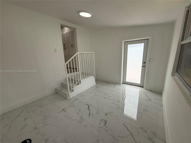 Building Photo - 6391 SW 39th St