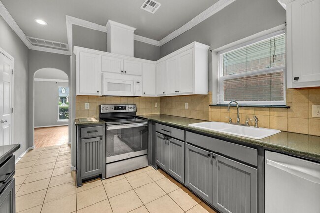 Building Photo - Welcome to this gorgeous home in the highl...