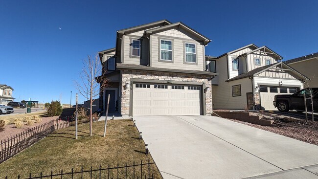 Building Photo - IMMACULATE 4 BED/2.5 BATH CUSTOM BUILT HOME IN SKYLINE RIDGE!