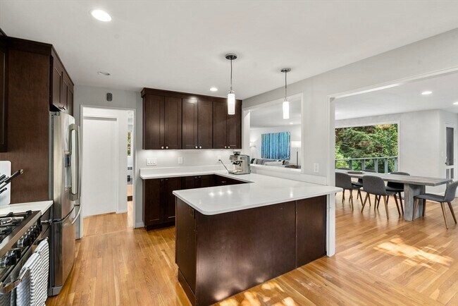 Building Photo - 20 Follen St