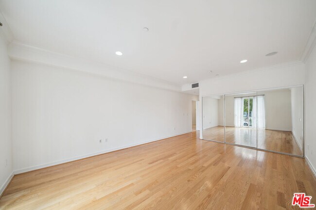 Building Photo - 1450 S Beverly Dr