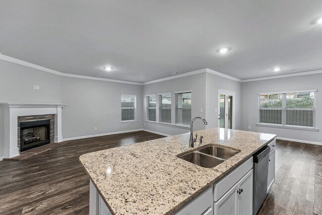 Building Photo - 303 Ivyleaf Dr