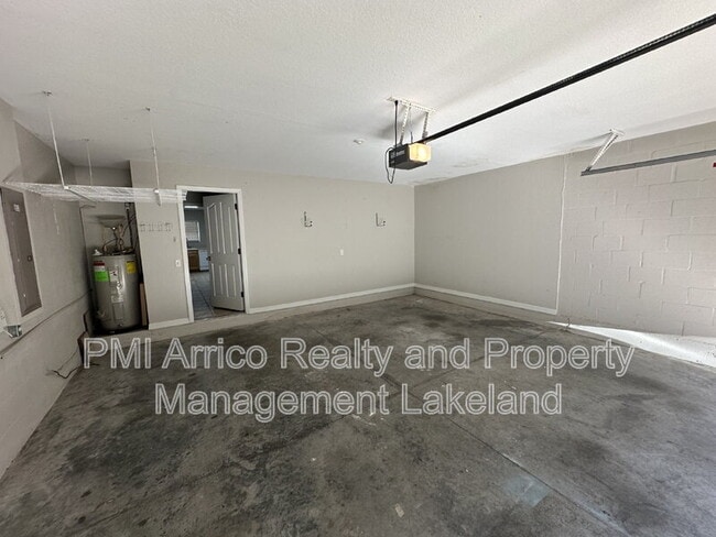 Building Photo - 6955 Lake Eaglebrooke Dr
