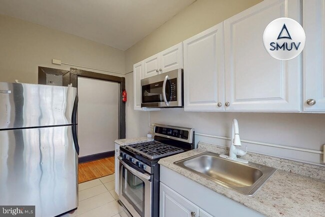 Building Photo - 24 E Madison St