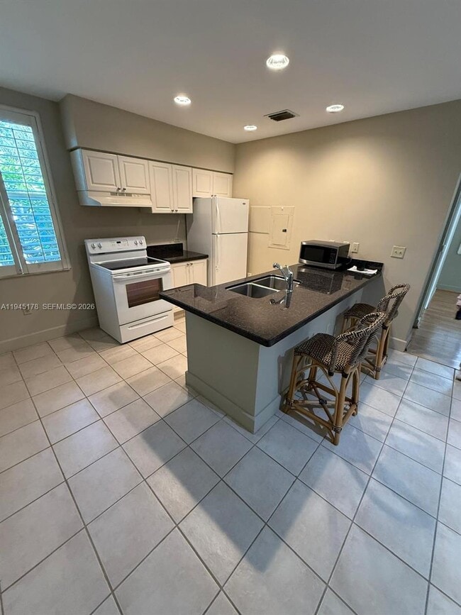 Building Photo - 6598 W Sample Rd